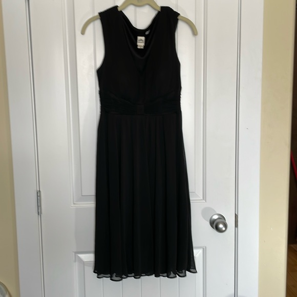 Dress - Picture 1 of 3